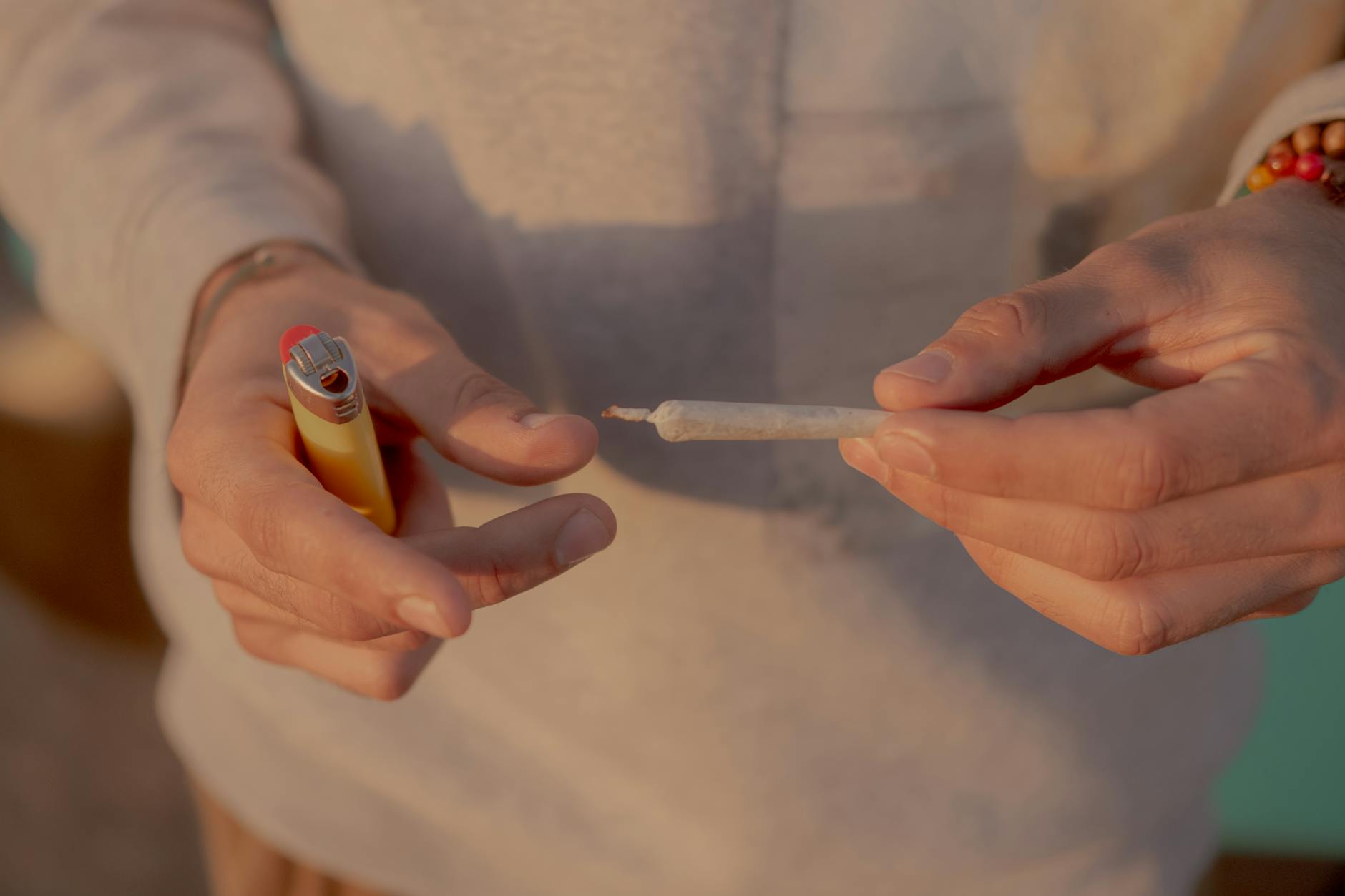 Read more about the article האם מותר לגלגל טבק בנייר של הסיגריה ביו"ט